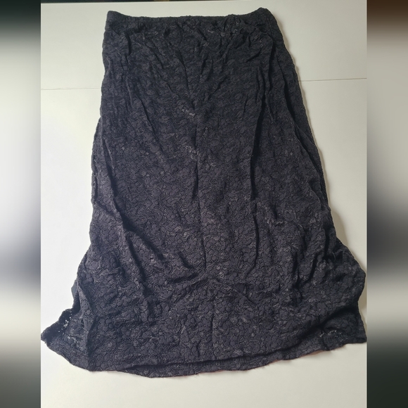 Dresses & Skirts - Elegant Black Lace Skirt